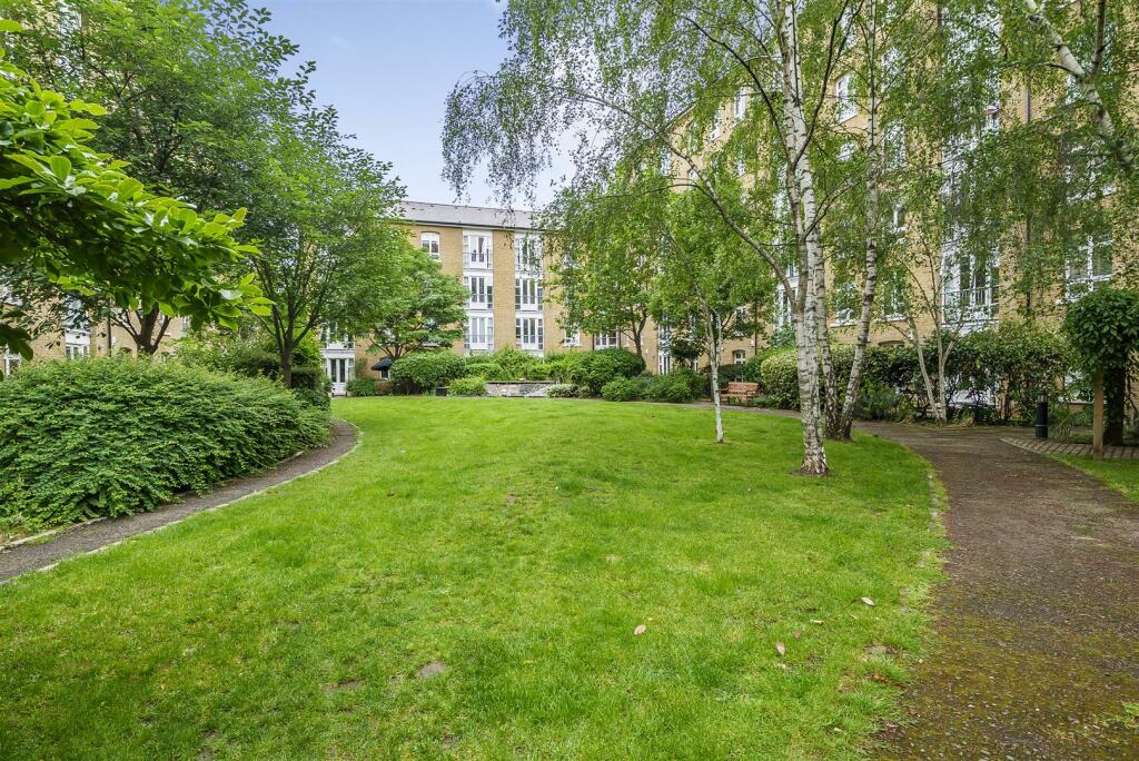 1 bed Apartment for rent in Bow. From Oliver Jaques East London