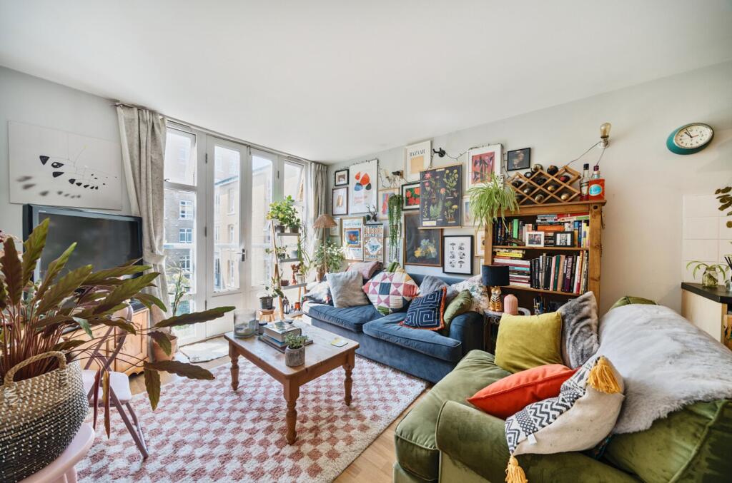 1 bed 1st Floor Flat for rent in London. From Oliver Jaques - Bow