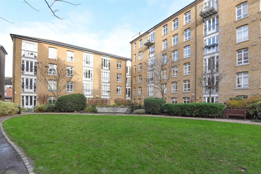 2 bed Apartment for rent in Bow. From Oliver Jaques - Bow
