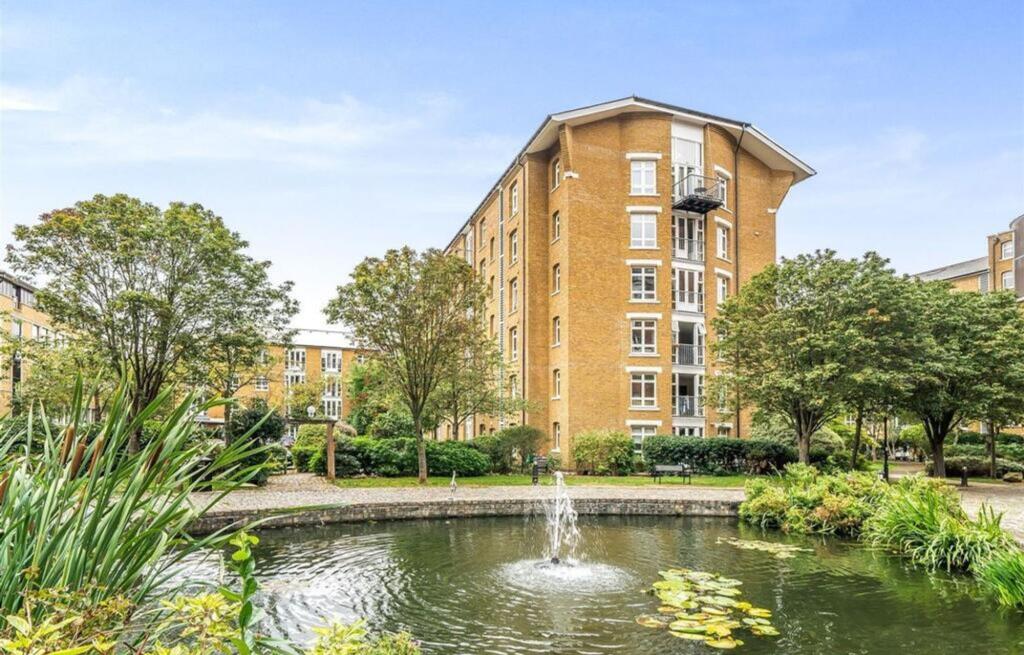 2 bed 1st Floor Flat for rent in Bow. From Oliver Jaques - Bow