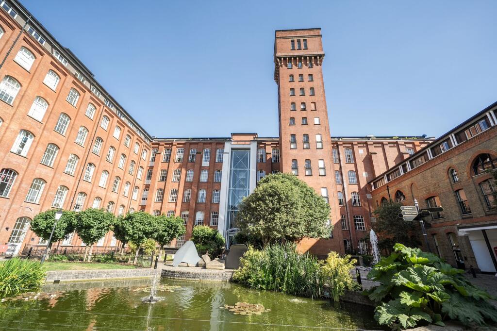 2 bed Apartment for rent in Bow. From Oliver Jaques - Bow