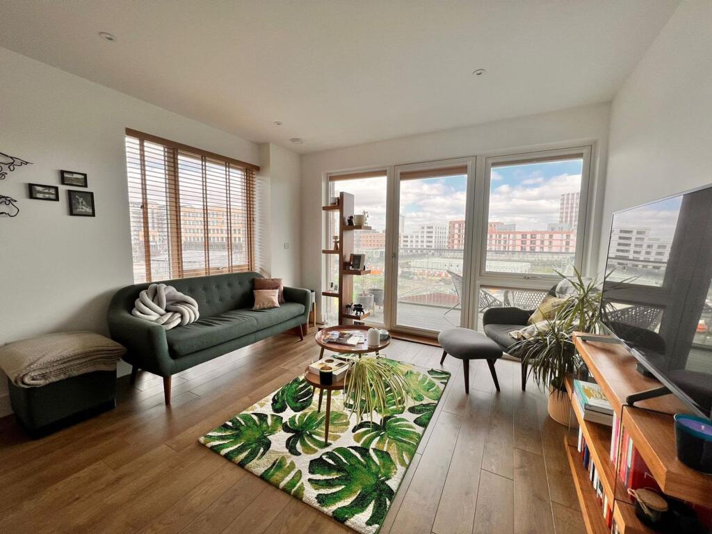 2 bed 1st Floor Flat for rent in Bow. From Oliver Jaques - Bow