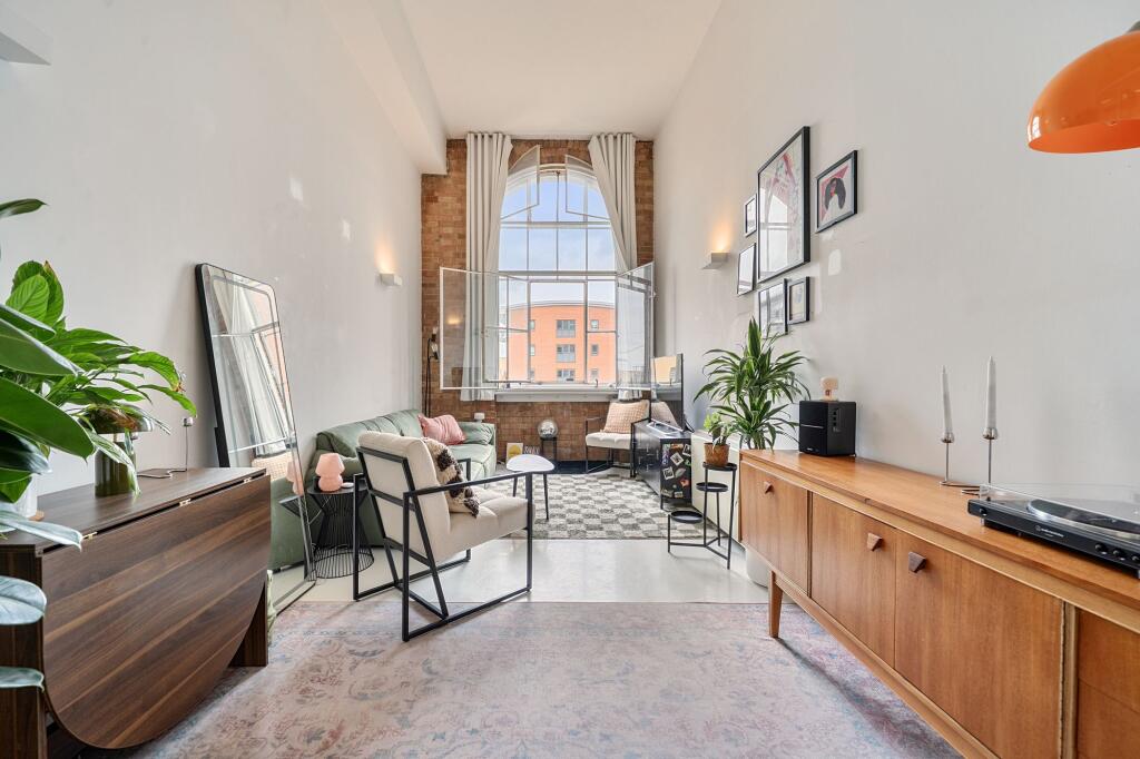1 bed 1st Floor Flat for rent in London. From Oliver Jaques - Bow