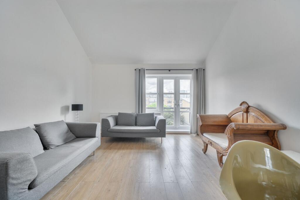 4 bed Mid Terraced House for rent in Bow. From Oliver Jaques - Bow