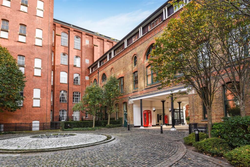 2 bed 1st Floor Flat for rent in Bow. From Oliver Jaques - Bow