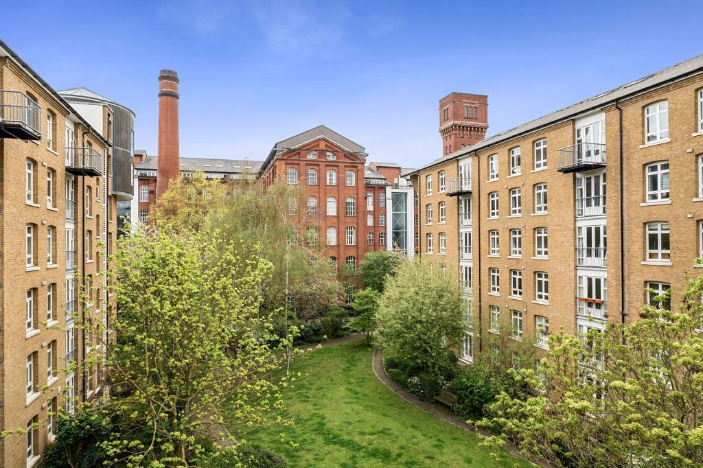 2 bed 1st Floor Flat for rent in London. From Oliver Jaques - Bow