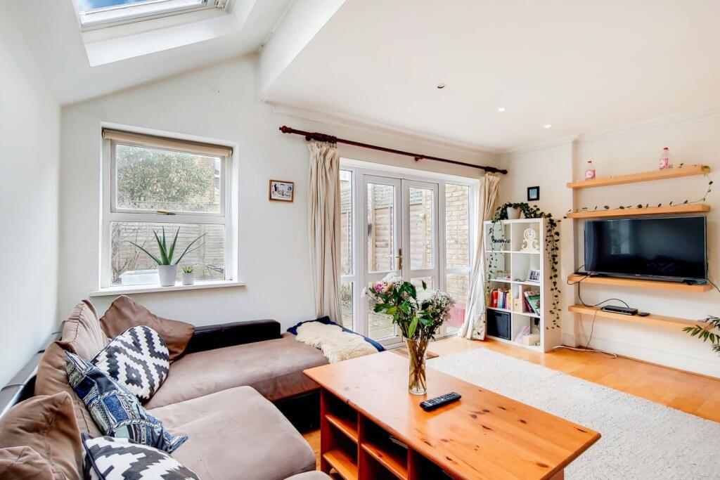 2 bed Apartment for rent in London. From Lawson Rutter