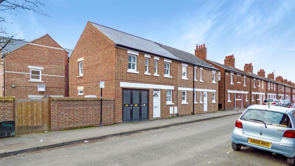 4 bed 1st Floor Flat for rent in Wolvercote. From North Oxford Property Service - Oxford