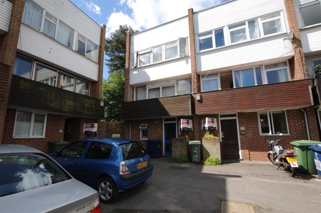 6 bed Detached for rent in Elsfield. From North Oxford Property Service - Oxford 6 bed Detached for rent in Elsfield. From North Oxford Property Service - Oxford