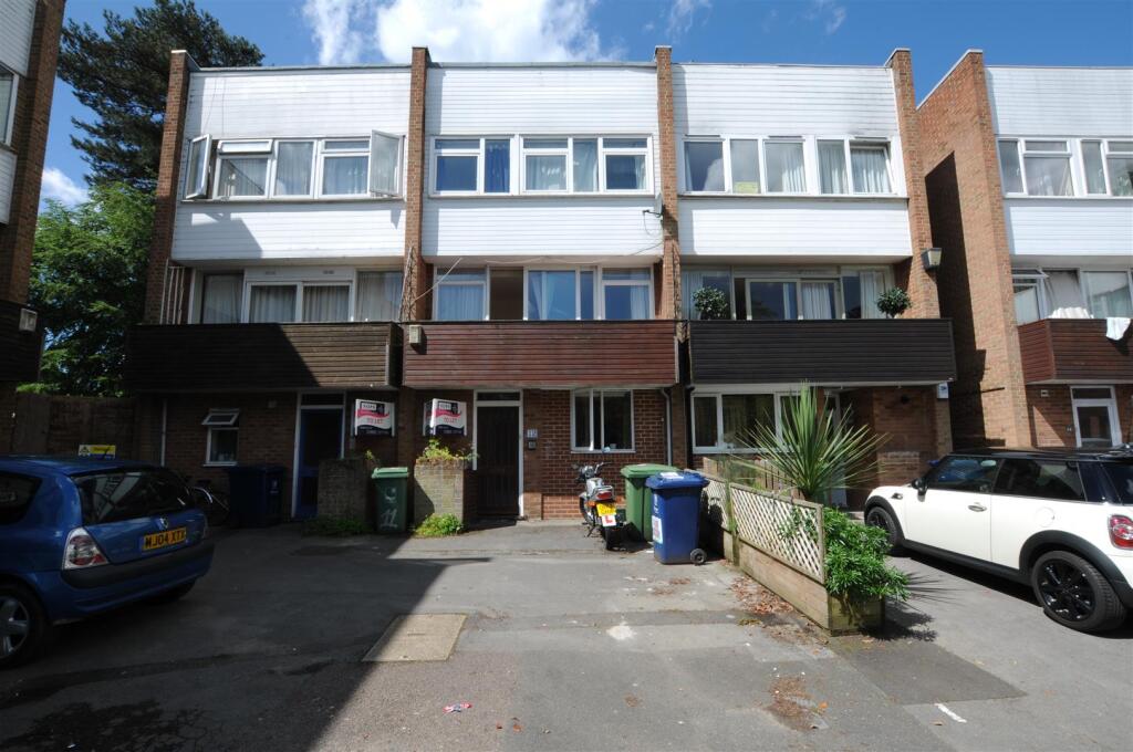 6 bed Detached for rent in Elsfield. From North Oxford Property Service - Oxford