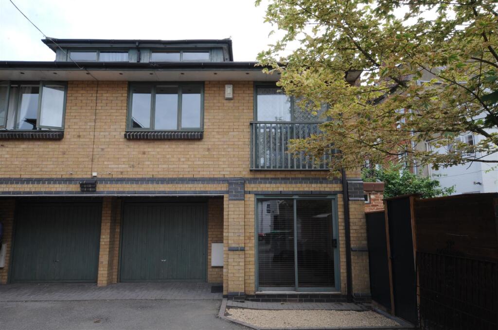 2 bed Detached for rent in Sandford-on-Thames. From North Oxford Property Service - Oxford