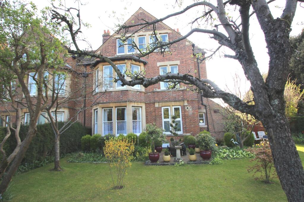 1 bed Detached for rent in Wolvercote. From North Oxford Property Service - Oxford