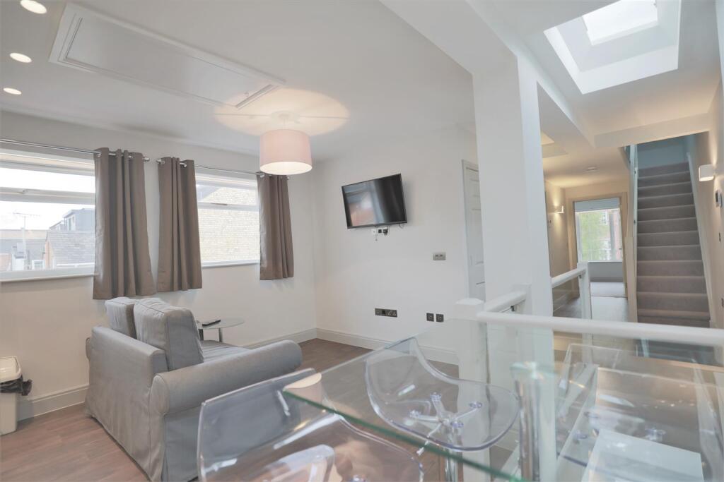 2 bed 1st Floor Flat for rent in Sandford-on-Thames. From North Oxford Property Service - Oxford