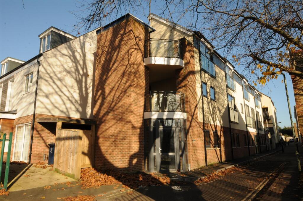 2 bed 1st Floor Flat for rent in Oxford. From North Oxford Property Service - Oxford 2 bed 1st Floor Flat for rent in Oxford. From North Oxford Property Service - Oxford