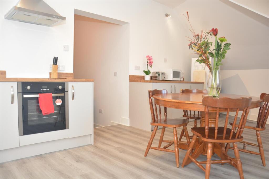 2 bed Apartment for rent in St Austell. From North Oxford Property Service - Oxford 2 bed Apartment for rent in St Austell. From North Oxford Property Service - Oxford