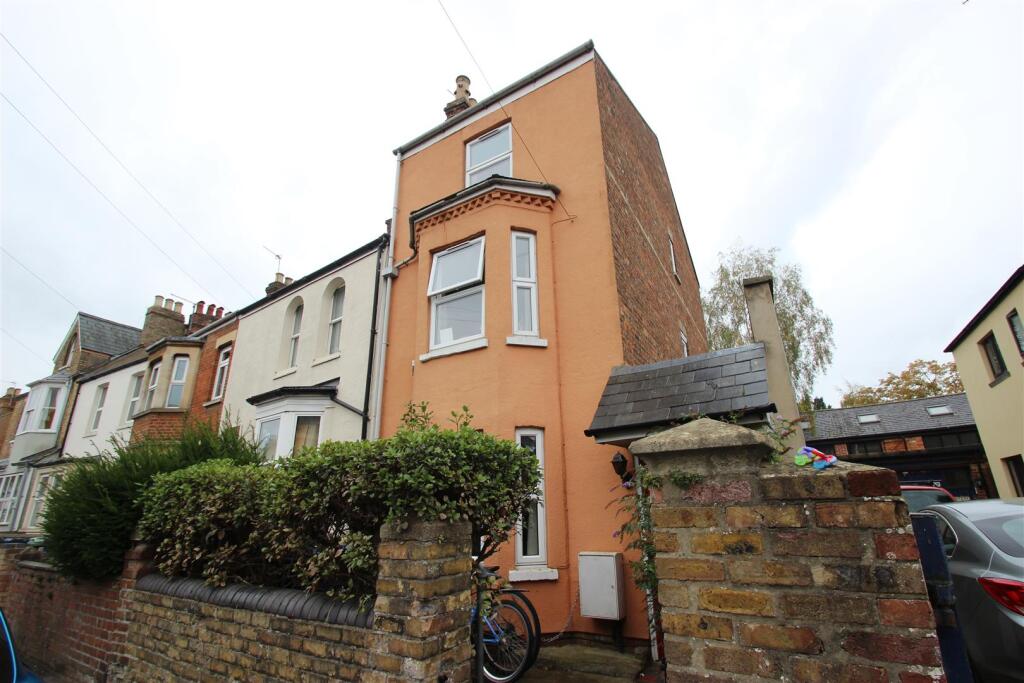 5 bed Detached for rent in Sandford-on-Thames. From North Oxford Property Service - Oxford 5 bed Detached for rent in Sandford-on-Thames. From North Oxford Property Service - Oxford