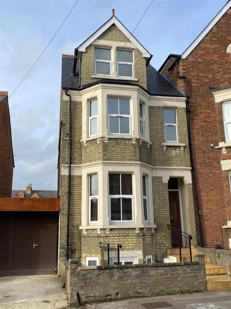 6 bed Detached for rent in Sandford-on-Thames. From North Oxford Property Service - Oxford 6 bed Detached for rent in Sandford-on-Thames. From North Oxford Property Service - Oxford