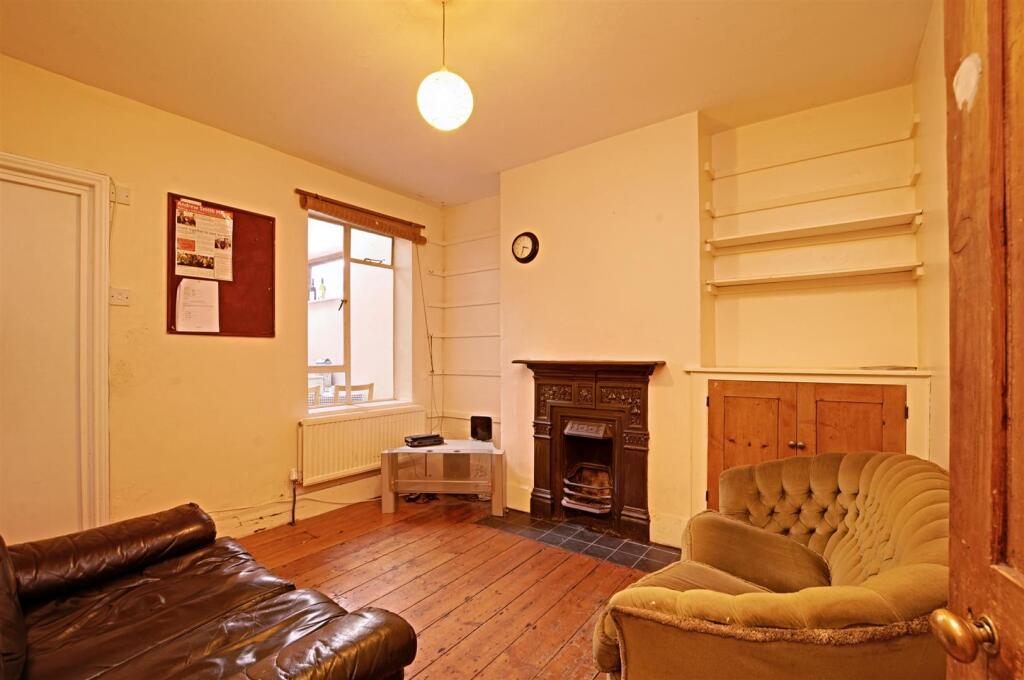 4 bed Detached for rent in Sandford-on-Thames. From North Oxford Property Service - Oxford