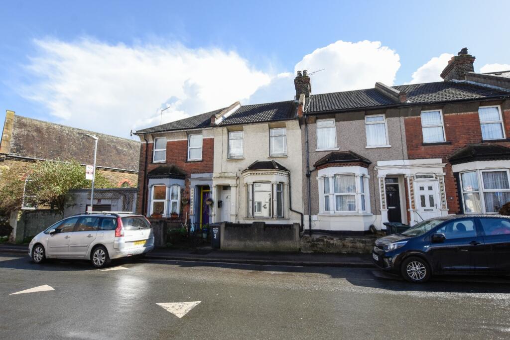3 bed Mid Terraced House for rent in Swanscombe. From Town and City Homes