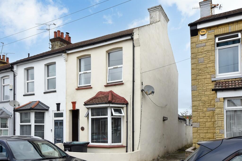 3 bed End of Terrace for rent in Gravesend. From Town and City Homes - Dartford