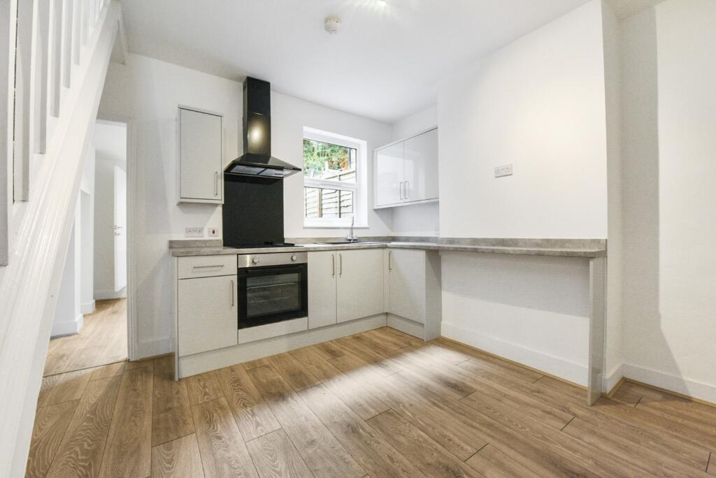 3 bed Mid Terraced House for rent in Chatham. From Town and City Homes - Dartford