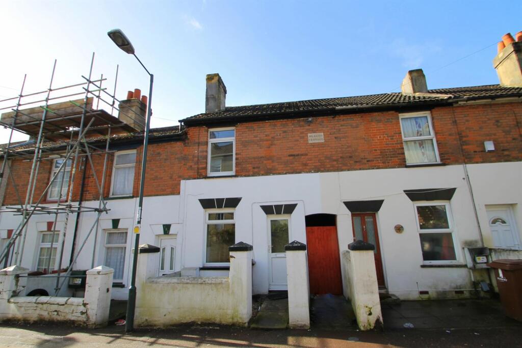 2 bed Mid Terraced House for rent in Blue Bell Hill. From Town and City Homes - Dartford 2 bed Mid Terraced House for rent in Blue Bell Hill. From Town and City Homes - Dartford