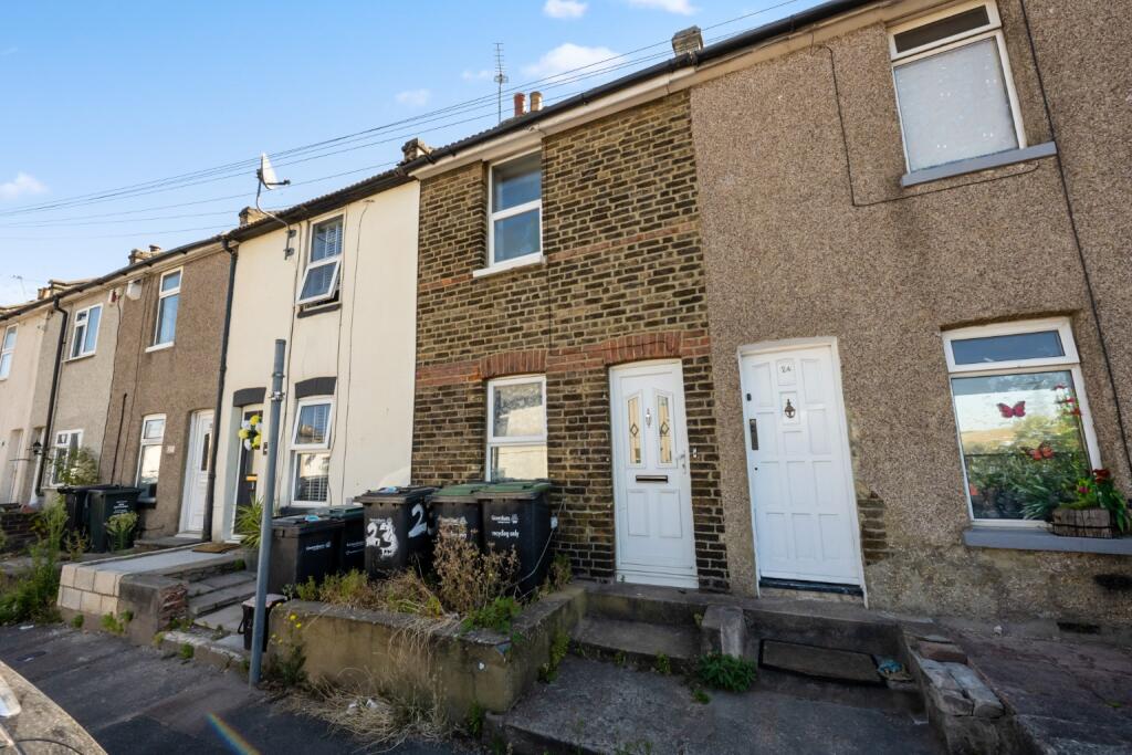 2 bed Mid Terraced House for rent in Northfleet. From Town and City Homes - Dartford