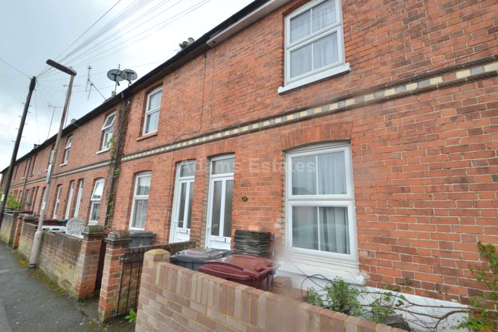 3 bed Mid Terraced House for rent in Reading. From Student Holmes - University Office