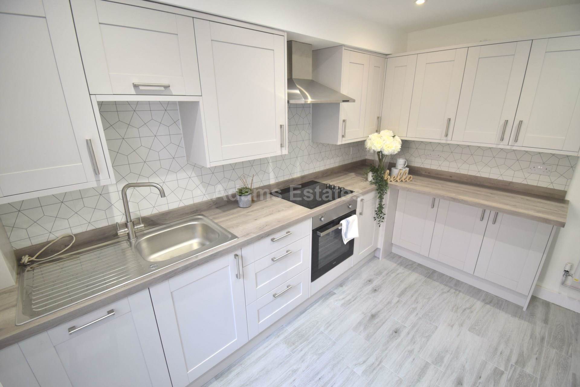 5 bed Mid Terraced House for rent in Reading. From Student Holmes - University Office