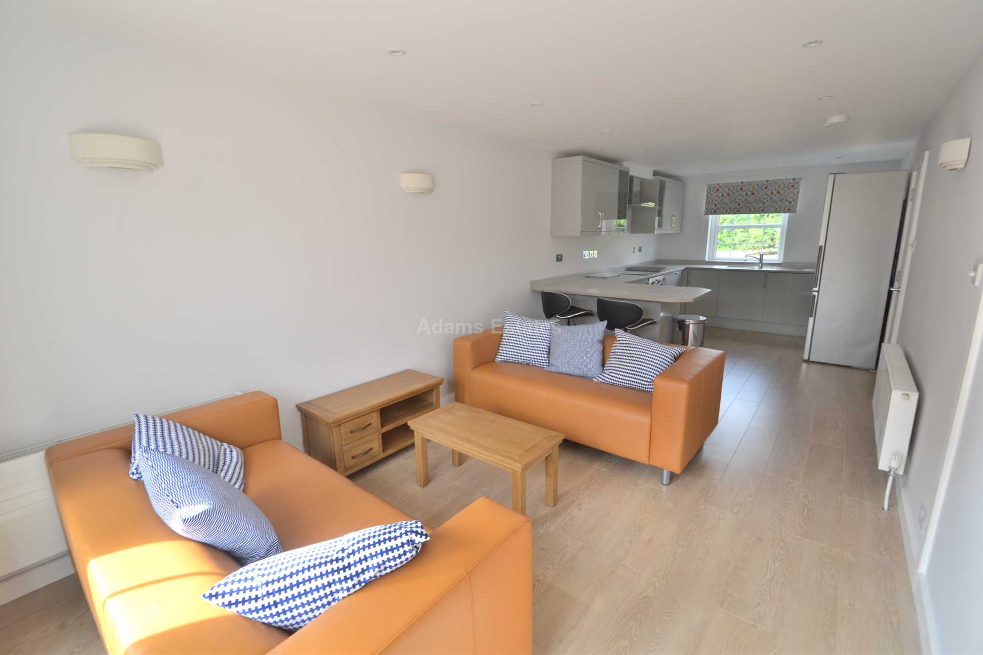5 bed Mid Terraced House for rent in Reading. From Student Holmes - University Office