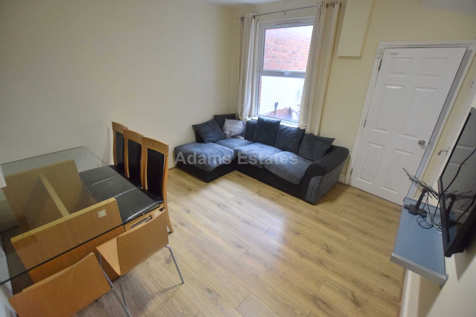 6 bed Mid Terraced House for rent in Reading. From Student Holmes - University Office