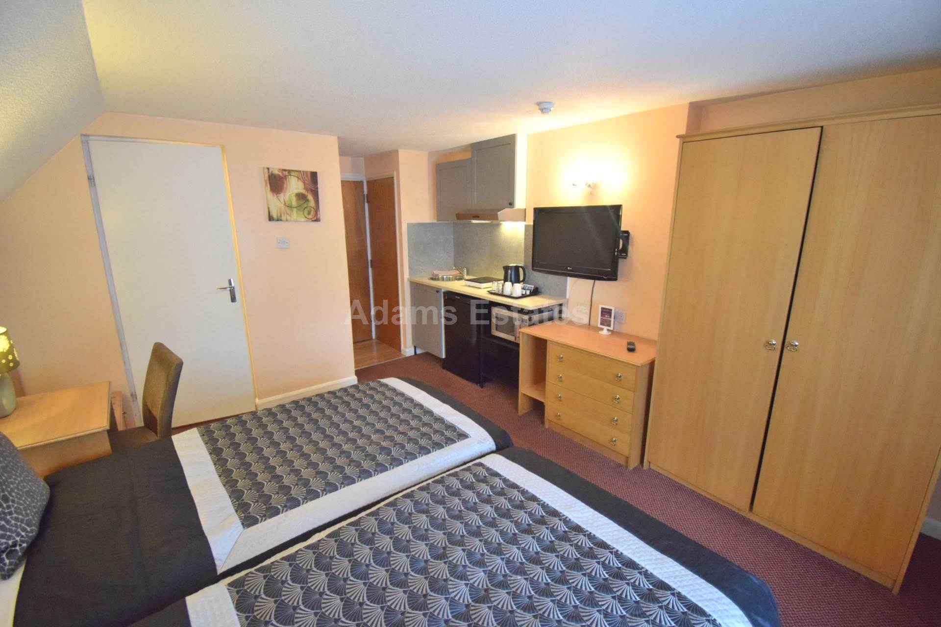 1 bed Studio for rent in Reading. From Student Holmes - University Office 1 bed Studio for rent in Reading. From Student Holmes - University Office