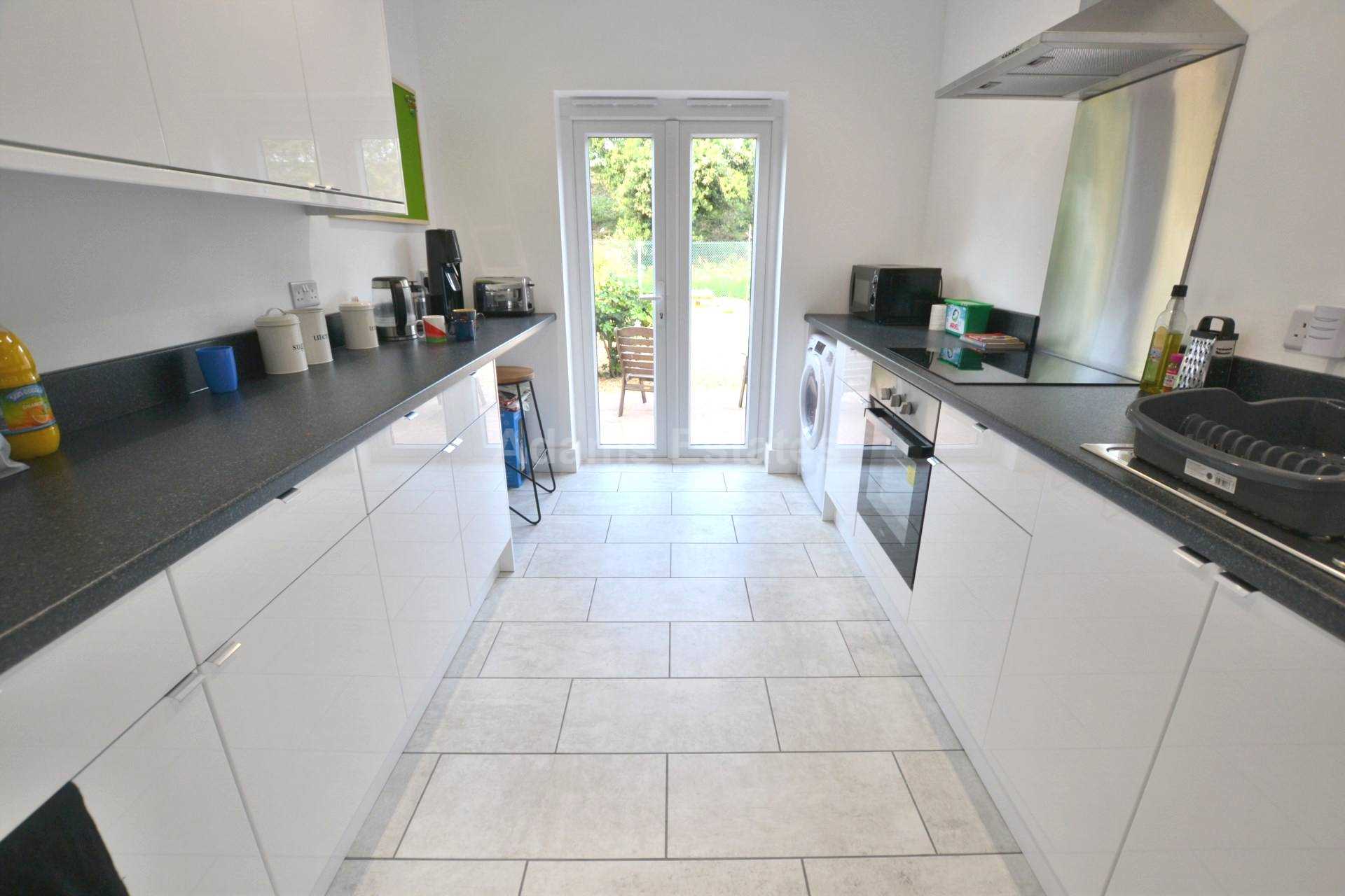 4 bed Mid Terraced House for rent in Reading. From Student Holmes - University Office