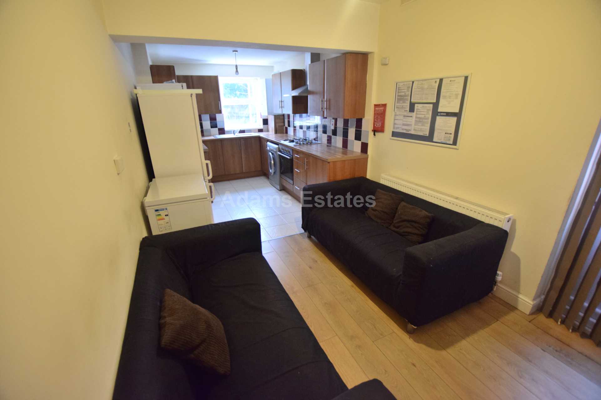 5 bed Mid Terraced House for rent in Reading. From Student Holmes - University Office