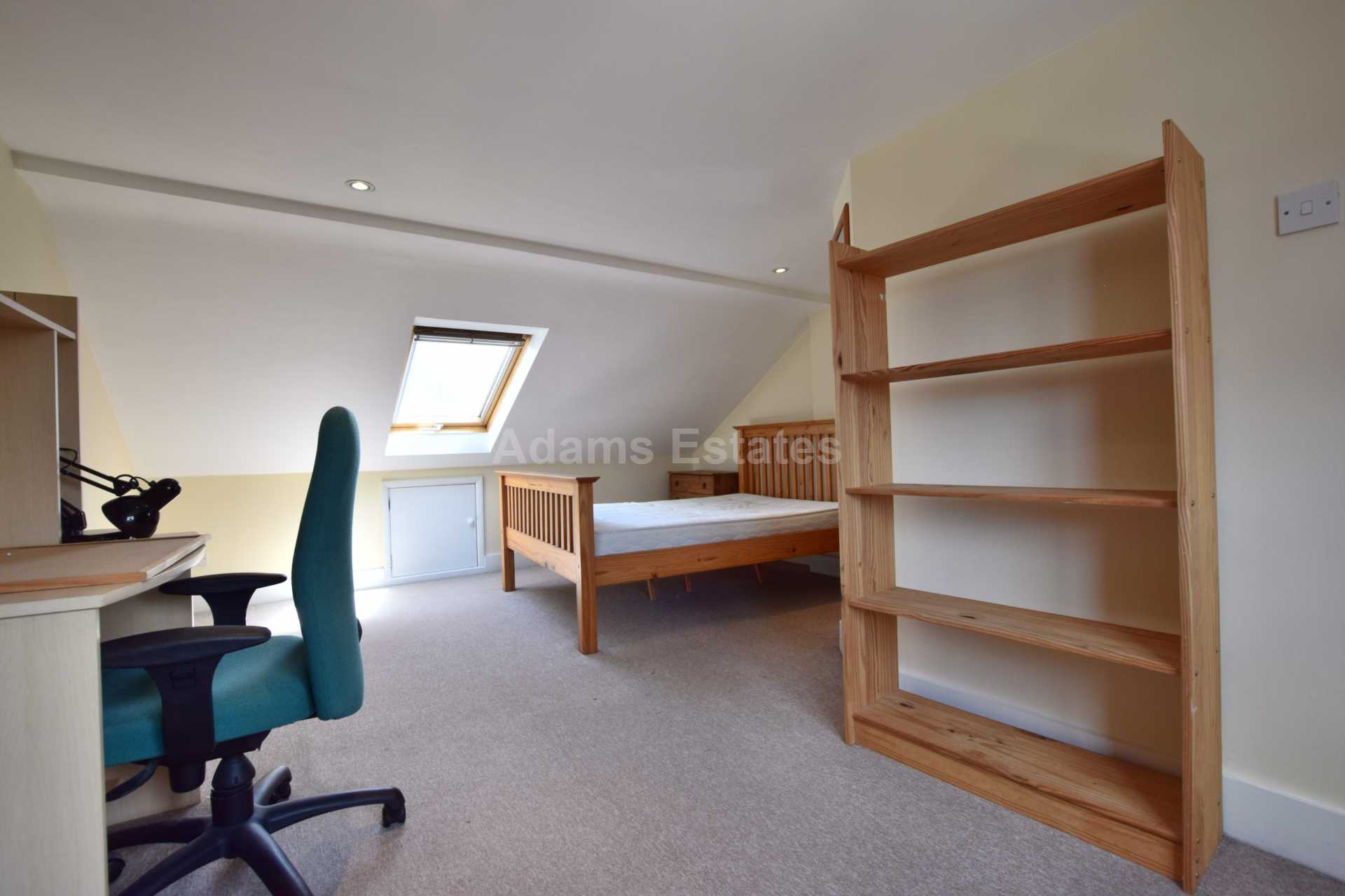 4 bed Mid Terraced House for rent in Reading. From Student Holmes - University Office 4 bed Mid Terraced House for rent in Reading. From Student Holmes - University Office