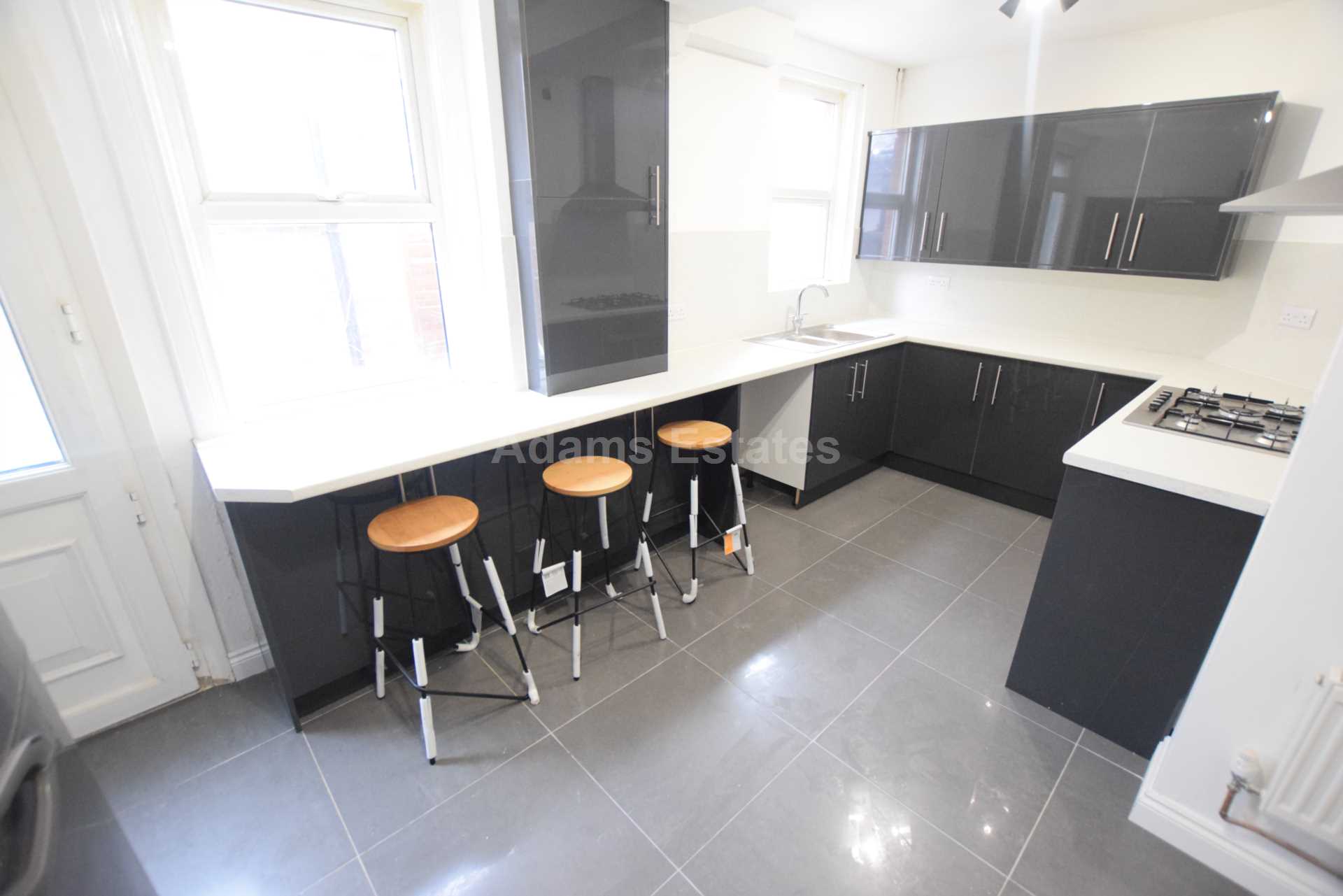 6 bed Semi Detached for rent in Reading. From Student Holmes - University Office