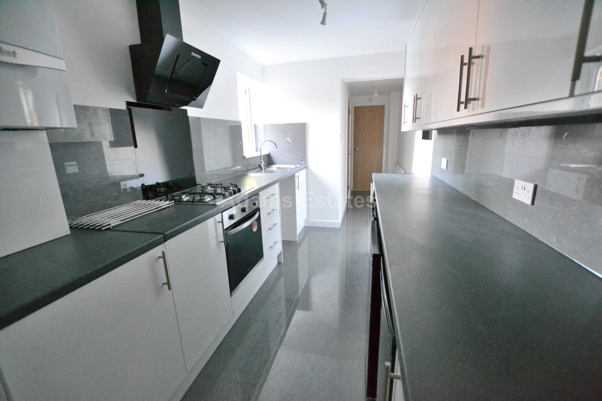 5 bed Mid Terraced House for rent in Reading. From Student Holmes - University Office