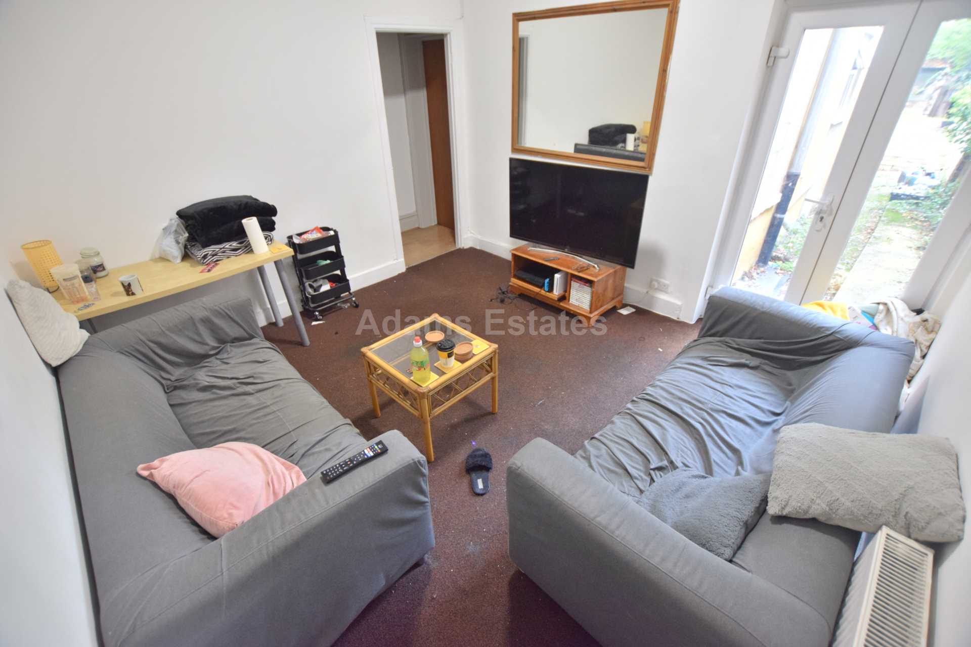 6 bed Mid Terraced House for rent in Reading. From Student Holmes - University Office