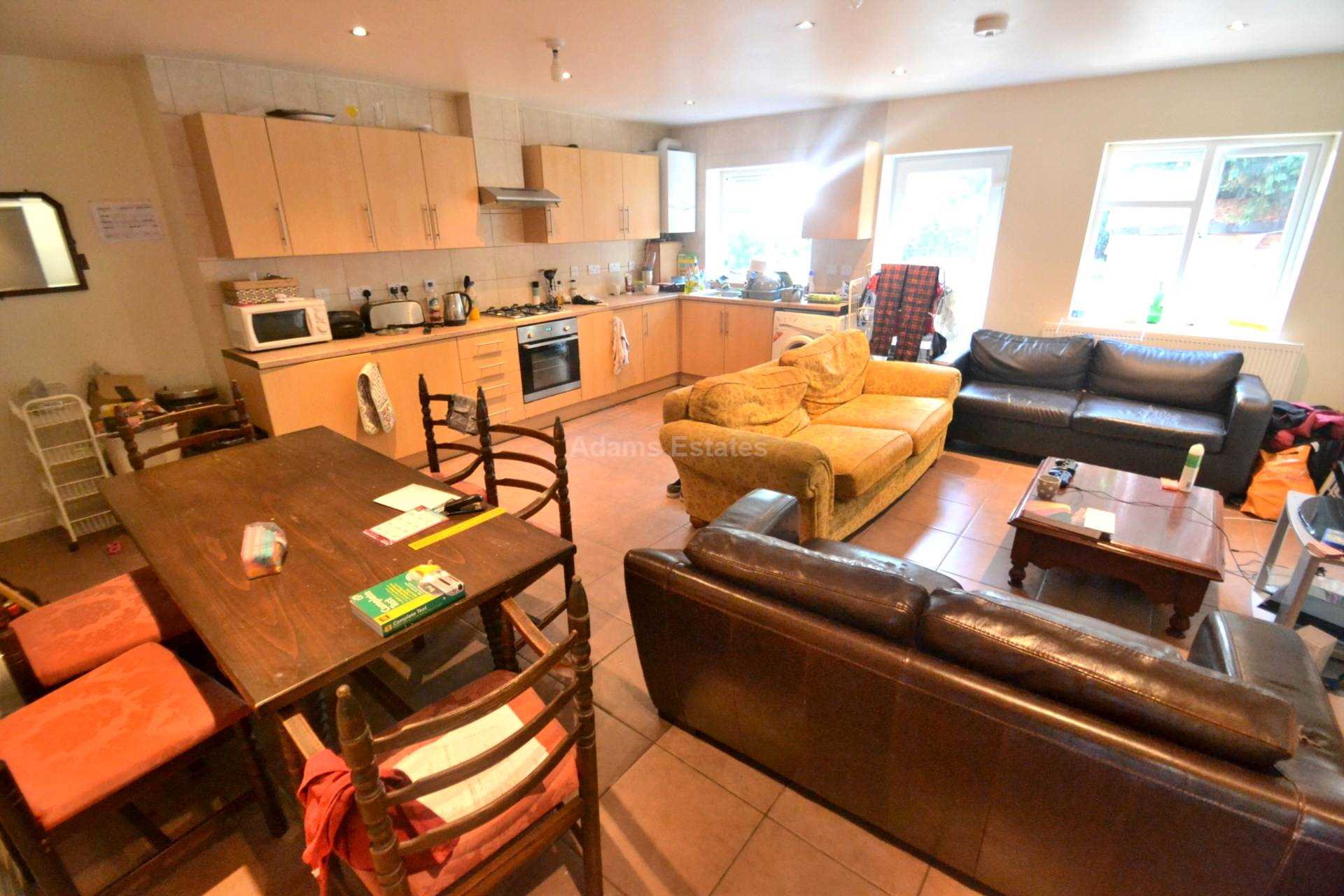 5 bed Semi Detached for rent in Reading. From Student Holmes - University Office