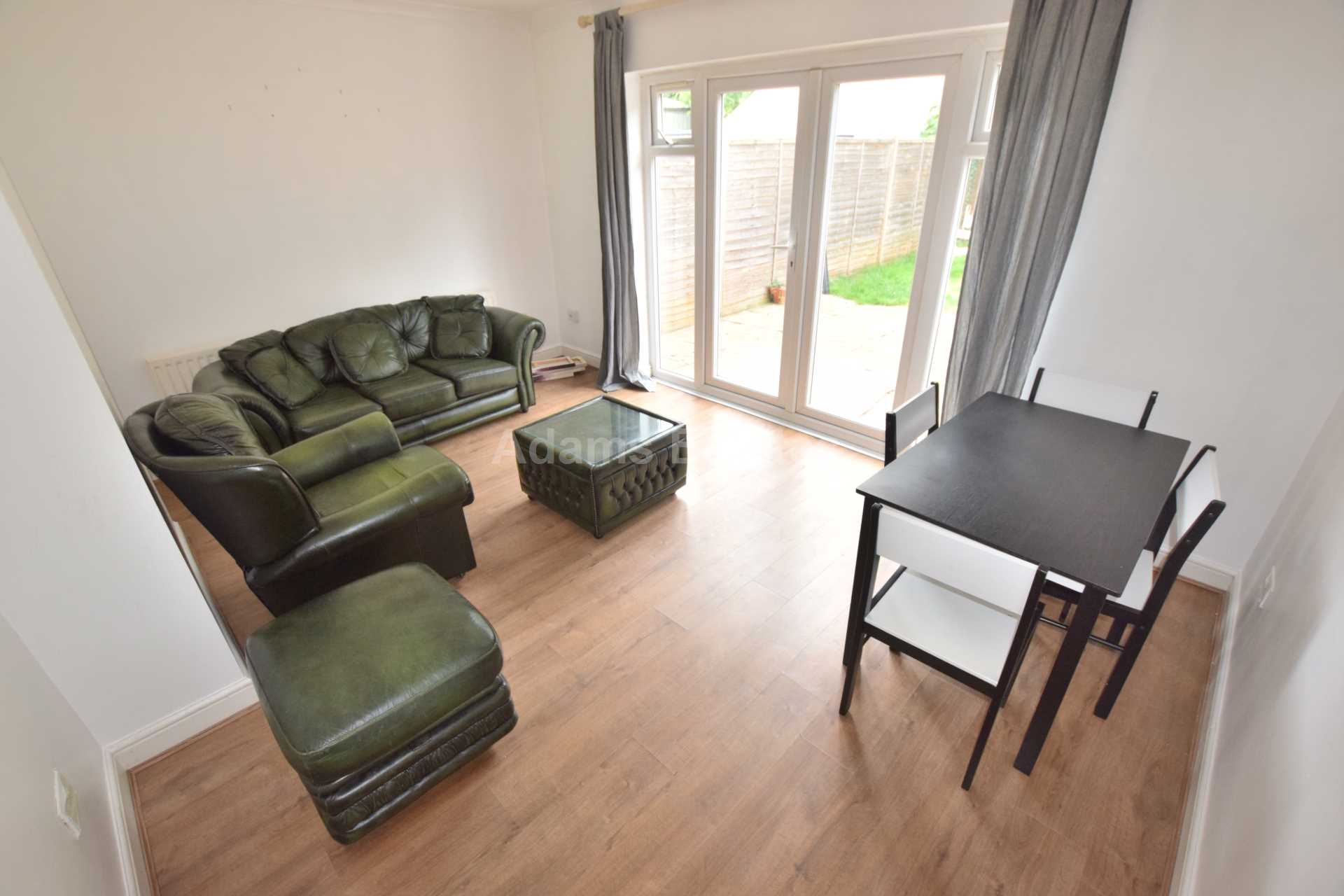 4 bed Mid Terraced House for rent in Reading. From Student Holmes - University Office