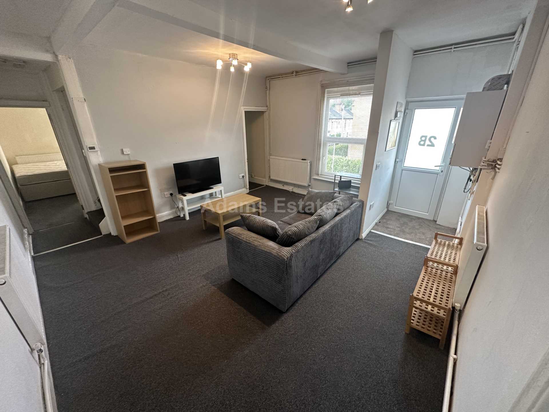 4 bed 1st Floor Flat for rent in Reading. From Student Holmes - University Office