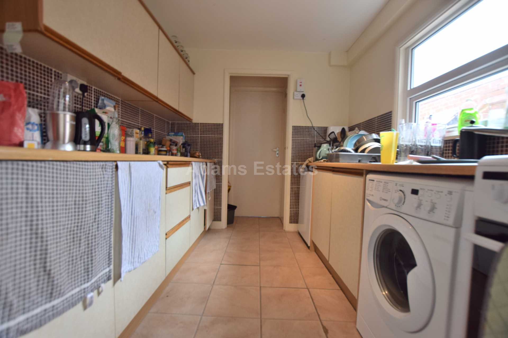 4 bed Mid Terraced House for rent in Reading. From Student Holmes - University Office