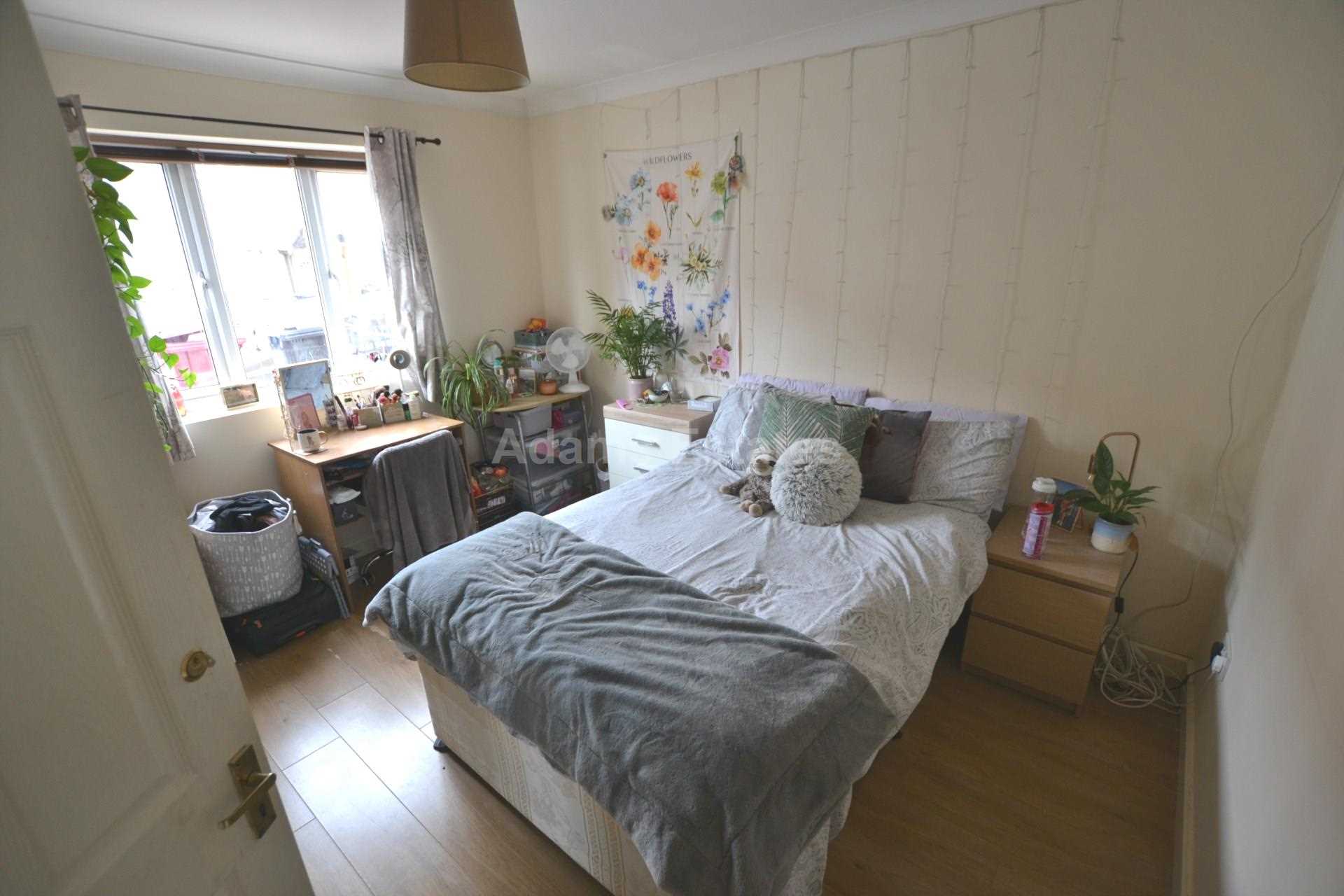 5 bed Mid Terraced House for rent in Reading. From Student Holmes - University Office