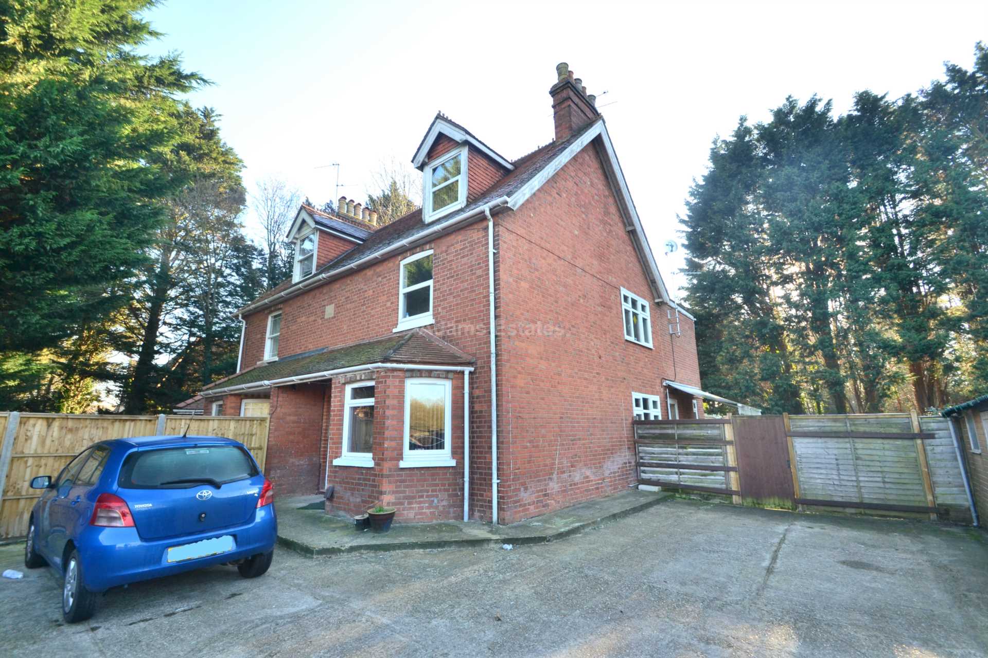 5 bed Semi Detached for rent in Wokingham. From Student Holmes - University Office