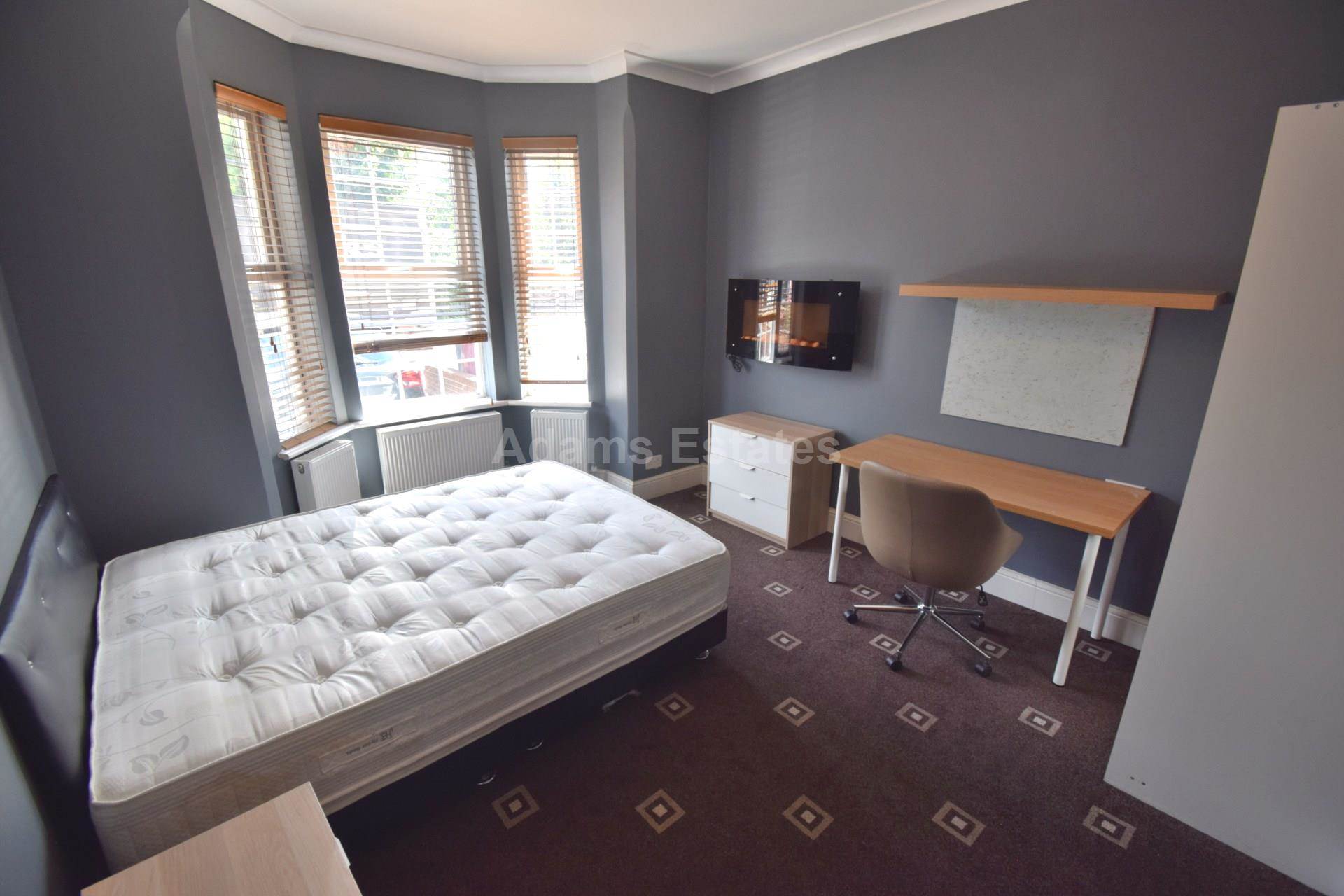 6 bed Mid Terraced House for rent in Reading. From Student Holmes - University Office