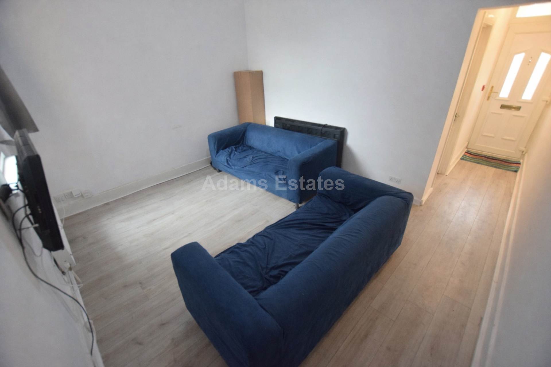 6 bed Mid Terraced House for rent in Reading. From Student Holmes - University Office