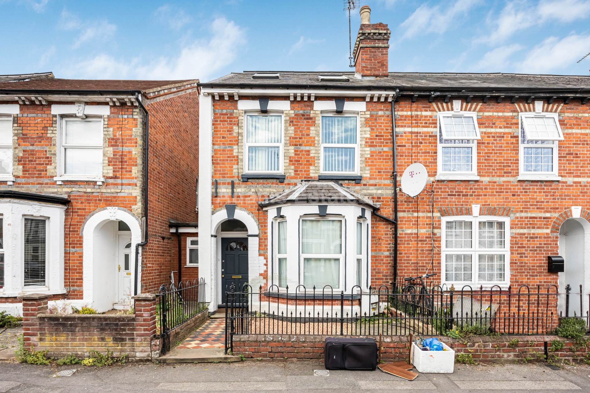 6 bed Mid Terraced House for rent in Reading. From Student Holmes - University Office