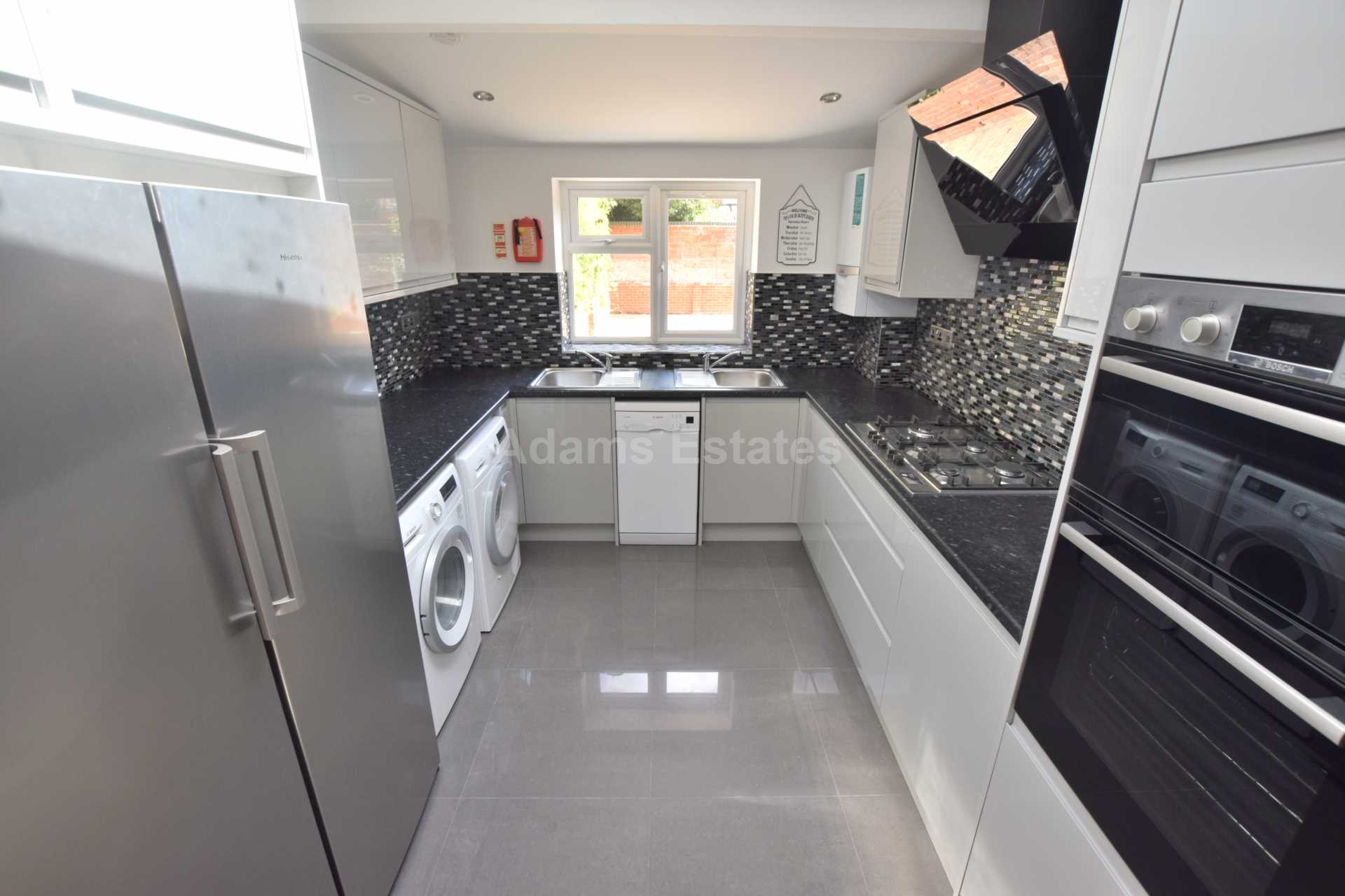 7 bed Mid Terraced House for rent in Reading. From Student Holmes - University Office