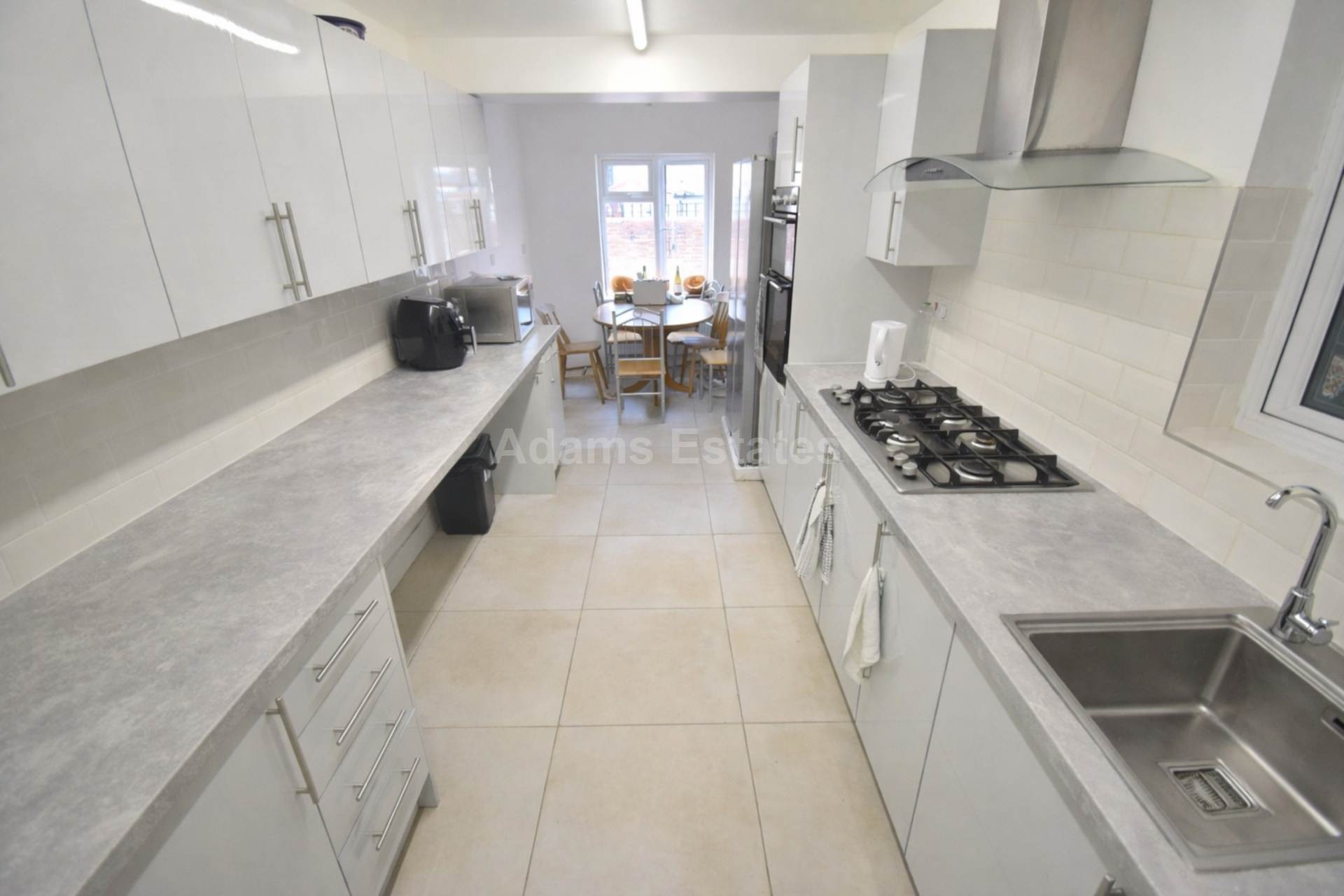 6 bed Mid Terraced House for rent in Reading. From Student Holmes - University Office