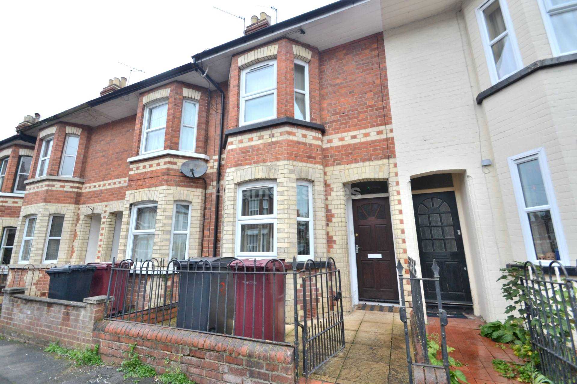 6 bed Mid Terraced House for rent in Reading. From Student Holmes - University Office